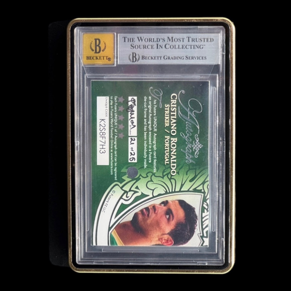 2011 FUTERA UNIQUE AUTOGRAPHS FRAMED #62 CRISTIANO RONALDO/25 BGS 8 AUTO 10
