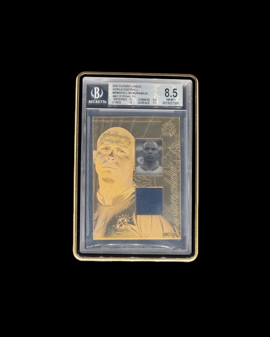 2007 FUTERA UNIQUE WORLD FOOTBALL MEMOCELL MEMORABILIA #MC12 RONALDO BGS 8.5